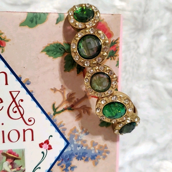 Boutique Jewelry - Goldtone rhinestones & iridescent green gold•stret